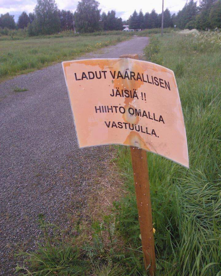 Varokaa Jäisiä Latuja Ihmiset